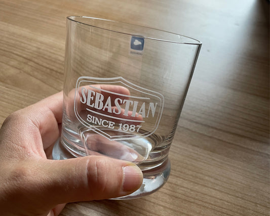 Personalisiertes Whiskyglas mit Gravur – Name & Geburtsjahr – Männergeschenk zum Geburtstag