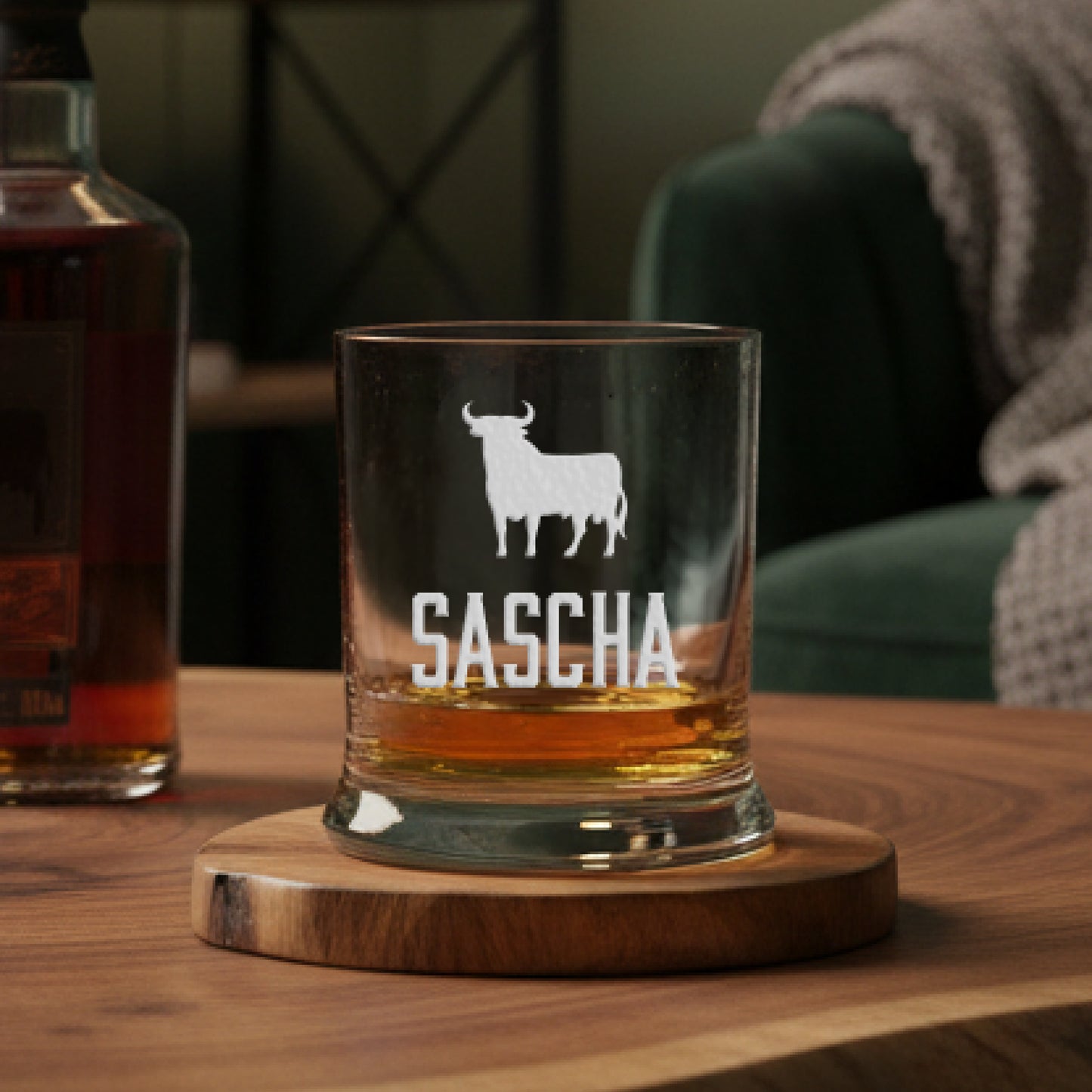 Whiskyglas Veterano Style mit Stier – personalisiert mit Name