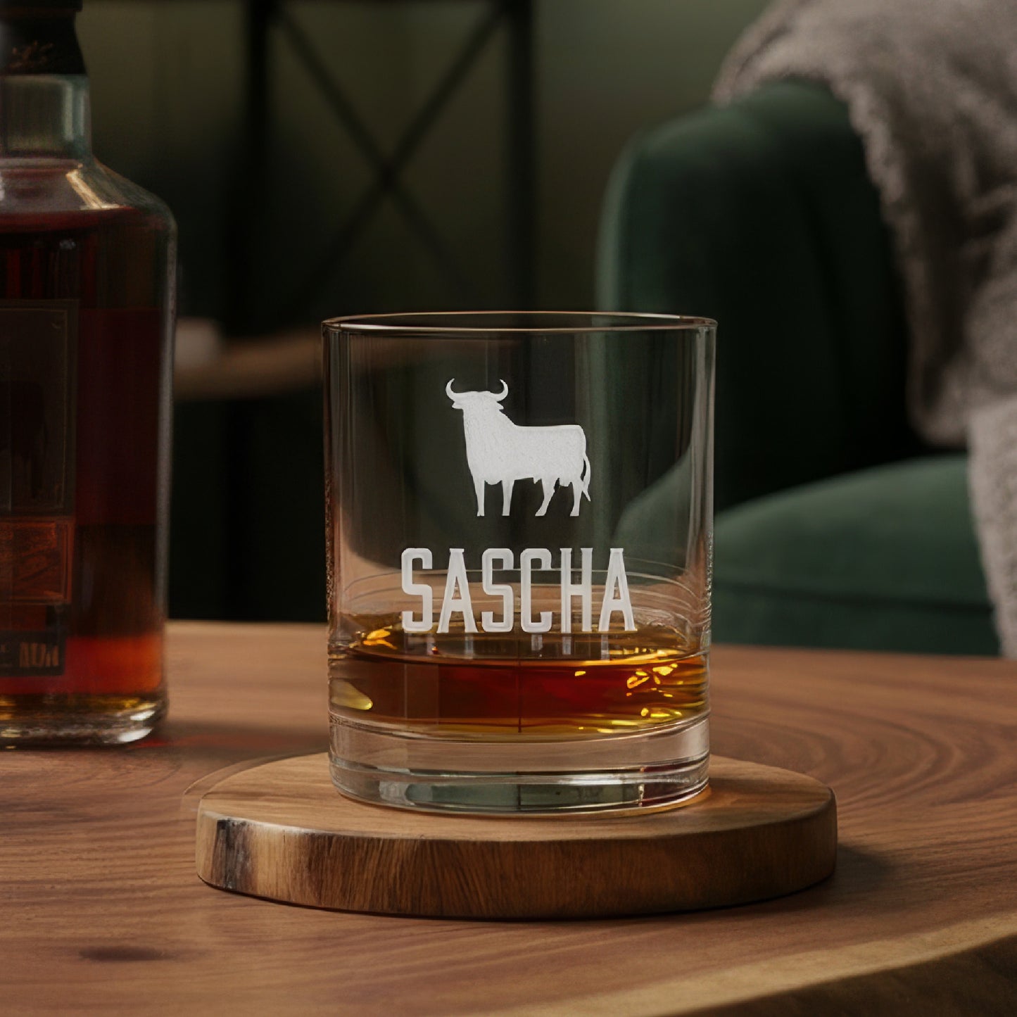 Whiskyglas Veterano Style mit Stier – personalisiert mit Name