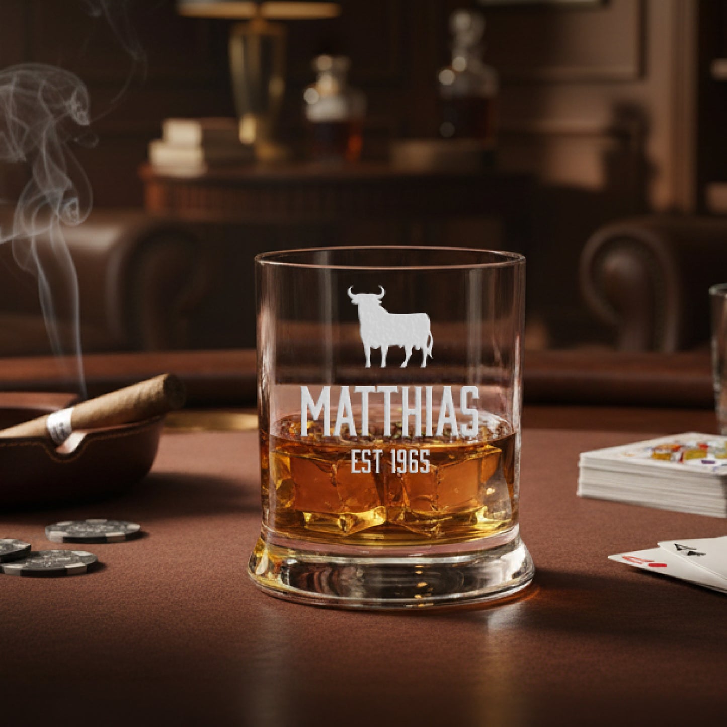Whiskyglas Veterano Style mit Stier – personalisiert mit Name & Geburtsjahr