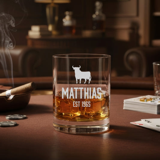 Whiskyglas Veterano Style mit Stier – personalisiert mit Name & Geburtsjahr